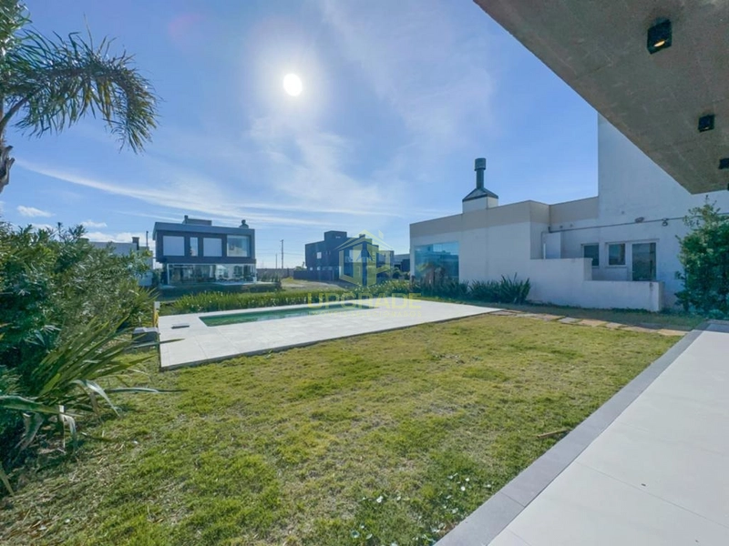 Não troco nada por um dia de praia: 2ª foto da galeria de imagens do imóvel