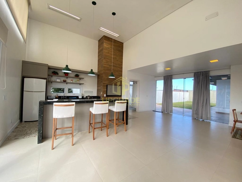 Areia no pé e cabeça no mar, a praia é minha vida, meu amor e meu lar.: 6ª foto da galeria de imagens do imóvel