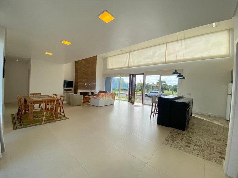 Areia no pé e cabeça no mar, a praia é minha vida, meu amor e meu lar.: 4ª foto da galeria de imagens do imóvel