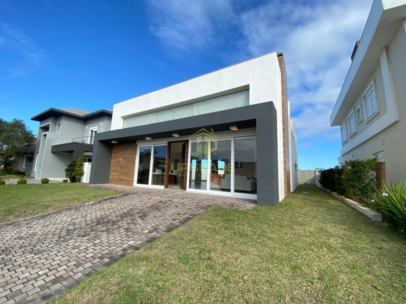 Areia no pé e cabeça no mar, a praia é minha vida, meu amor e meu lar.: 1ª foto da galeria de imagens do imóvel