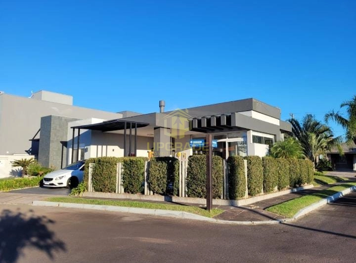 É no azul do mar e no sal da areia que me sinto em casa.