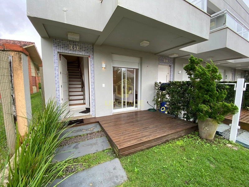 Escutar o mar, olhar a lua e sentir a leveza da vida.