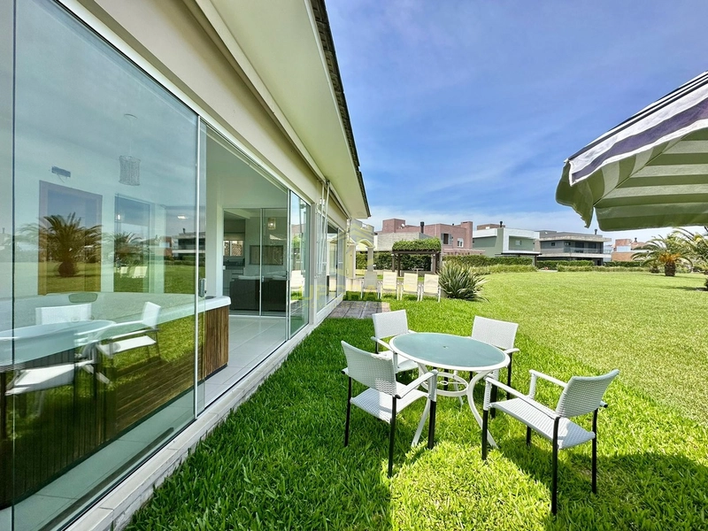 Praia, areia, sol e mar: aqui encontro a minha paz: 25ª foto da galeria de imagens do imóvel