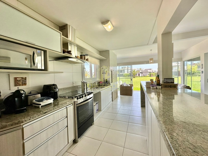 Praia, areia, sol e mar: aqui encontro a minha paz: 22ª foto da galeria de imagens do imóvel