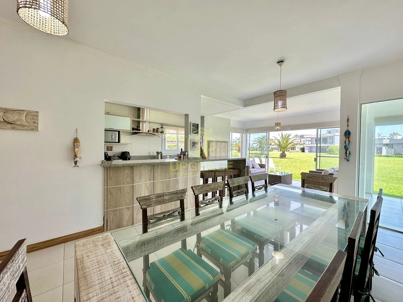 Praia, areia, sol e mar: aqui encontro a minha paz: 28ª foto da galeria de imagens do imóvel