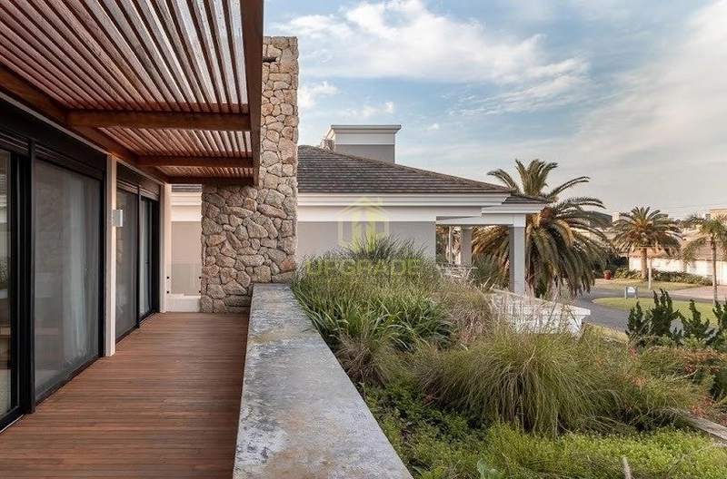 Nada me dá tanta paz e amor como a praia.: 2ª foto da galeria de imagens do imóvel