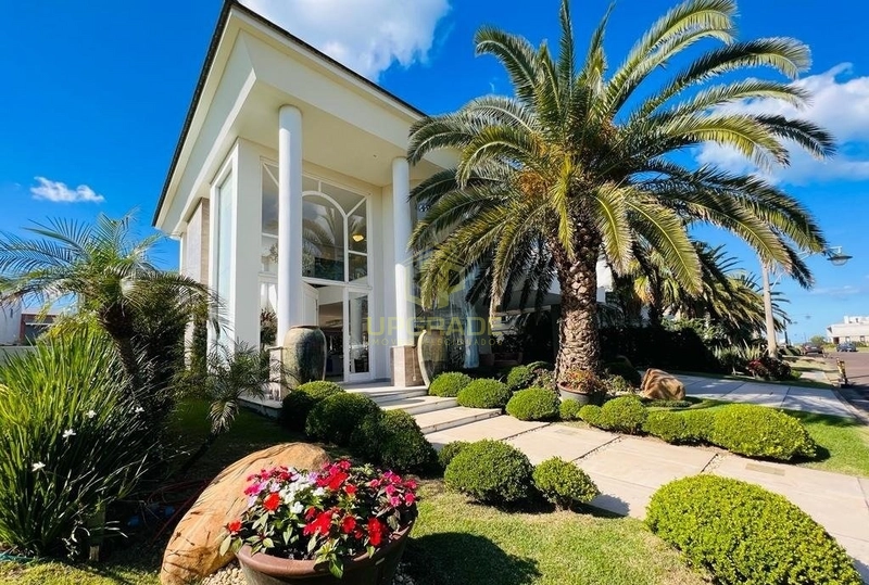 Esta é minha casa: sol, areia e mar.