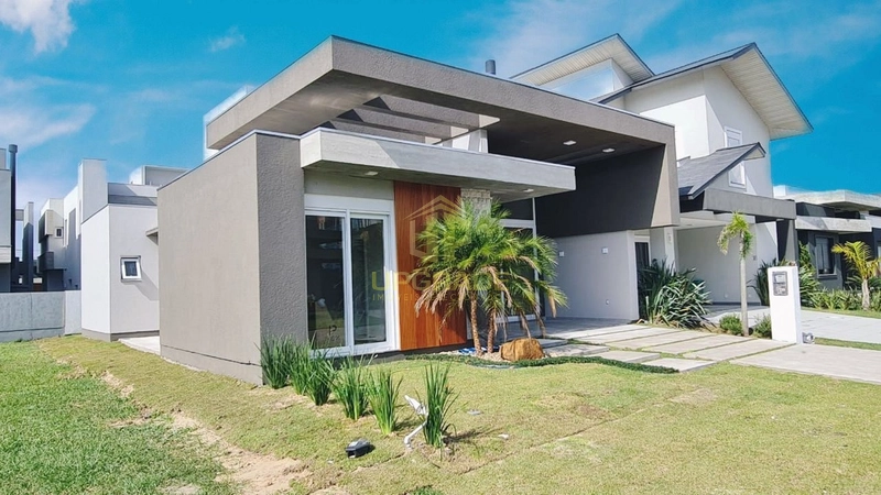 Areia no pé e cabeça no mar, a praia é minha vida.: 2ª foto da galeria de imagens do imóvel