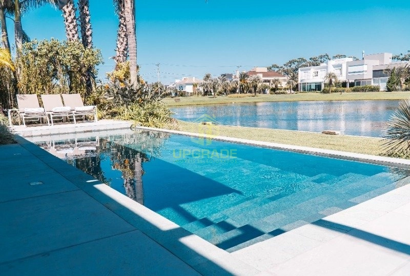 O gostoso da praia é apreciar a chegada e partida das ondas do mar.: 8ª foto da galeria de imagens do imóvel