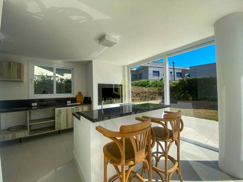 O gostoso da praia, é apreciar as ondas do mar.: 6ª foto da galeria de imagens do imóvel