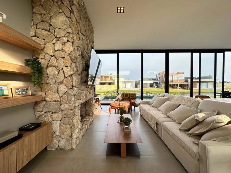 Na calmaria da praia, o mar nos abraça.: 2ª foto da galeria de imagens do imóvel