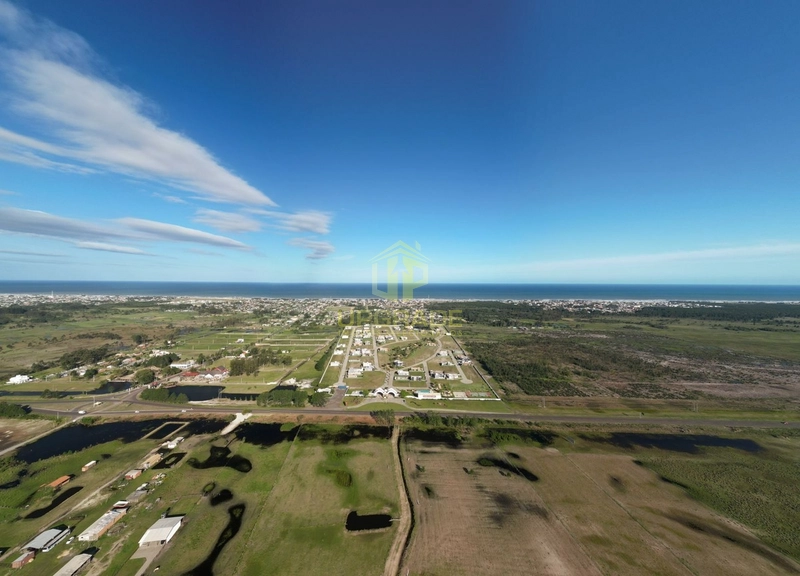 Sob o sol e junto ao mar, a vida é mais leve e bela!: 2ª foto da galeria de imagens do imóvel