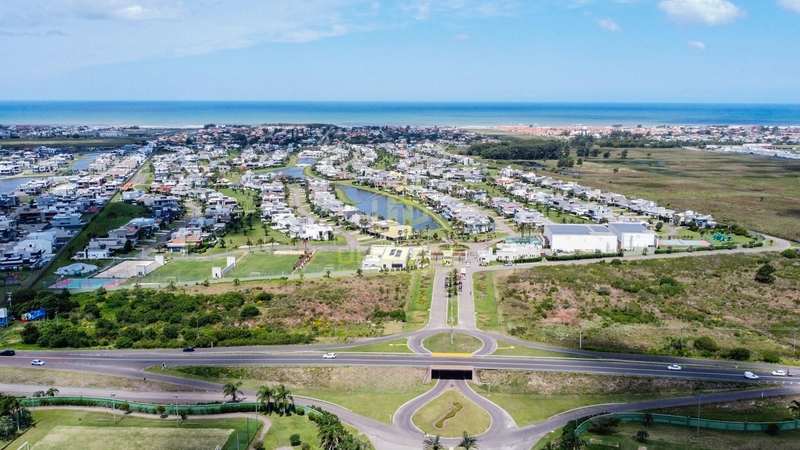 Sob o sol e junto ao mar, a vida é mais leve e bela!: 2ª foto da galeria de imagens do imóvel