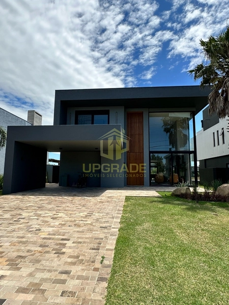 Praia, sol, música e mar, quatro combinações perfeitas.