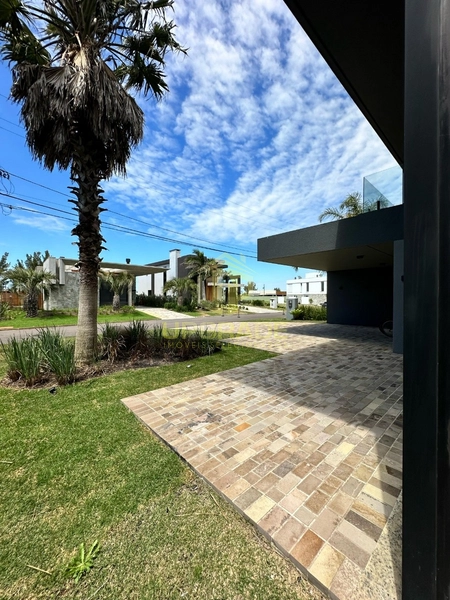 Praia, sol, música e mar, quatro combinações perfeitas.: 10ª foto da galeria de imagens do imóvel