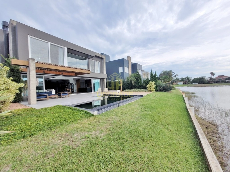 Sob o sol e junto ao mar, a vida é mais leve e bela!: 4ª foto da galeria de imagens do imóvel