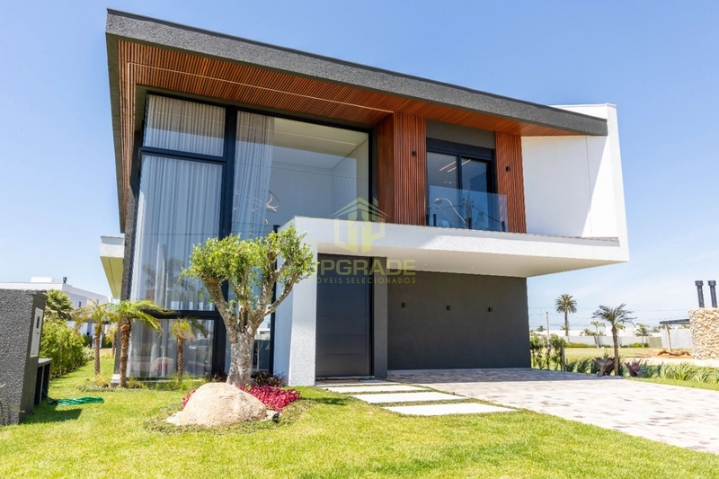 A vida é mais bonita com os pés na areia.