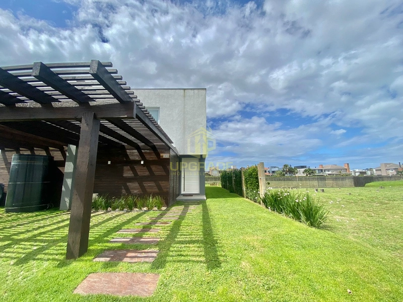 Que os dias sejam de sol, praia, vibe positiva e muita alegria.