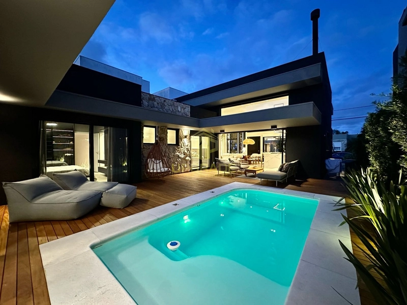 Linda casa com design moderno e com aquele aconchego...: 13ª foto da galeria de imagens do imóvel