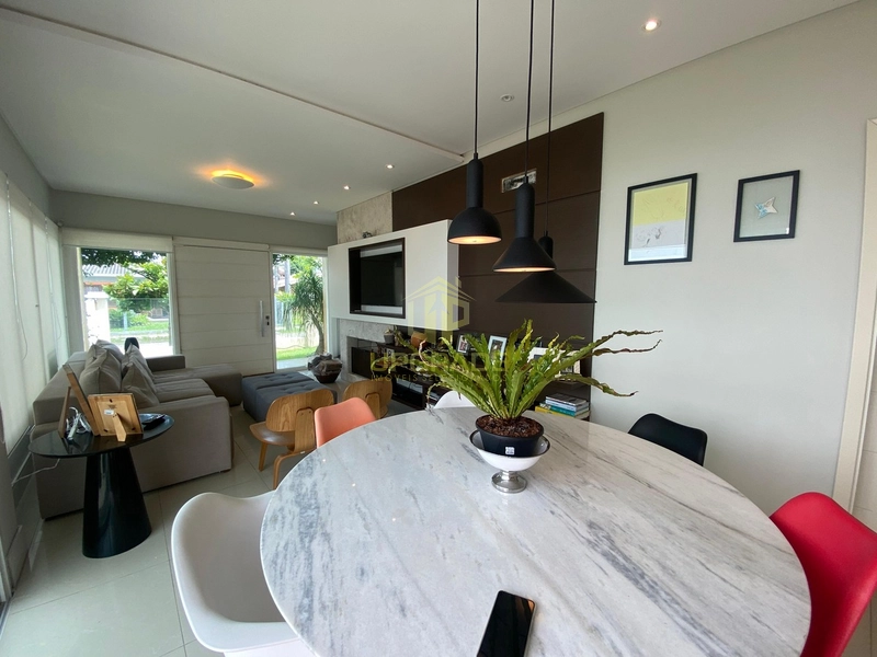 A felicidade se encontra em um bom livro lido na praia.: 10ª foto da galeria de imagens do imóvel