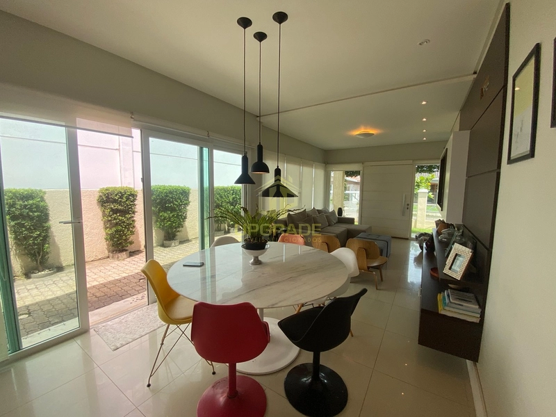 A felicidade se encontra em um bom livro lido na praia.: 8ª foto da galeria de imagens do imóvel