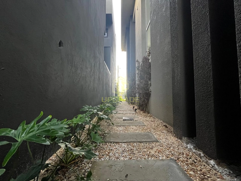 Um verdadeiro espetáculo com vista para o lago.: 46ª foto da galeria de imagens do imóvel