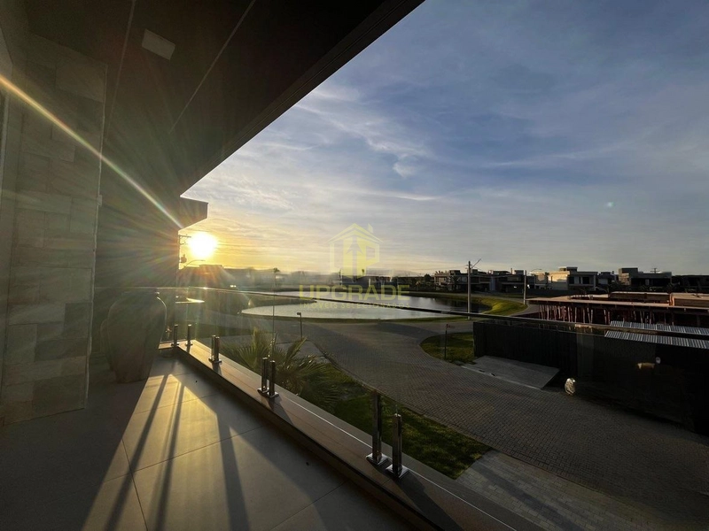 Um verdadeiro espetáculo com vista para o lago.: 3ª foto da galeria de imagens do imóvel