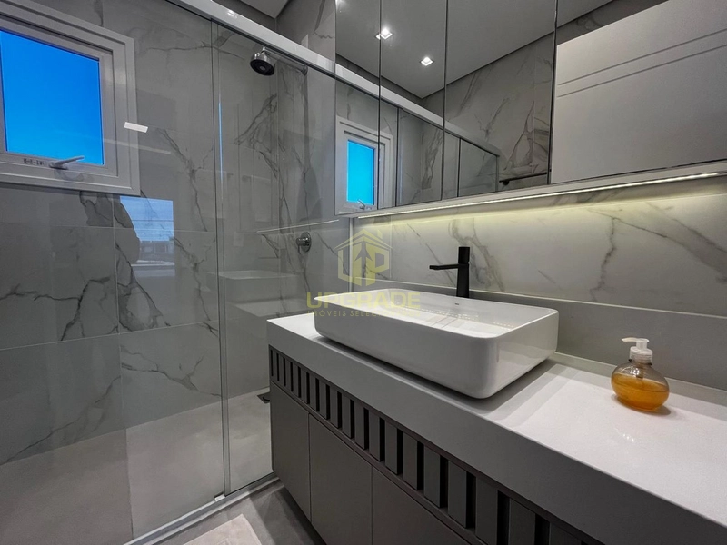 Um verdadeiro espetáculo com vista para o lago.: 16ª foto da galeria de imagens do imóvel