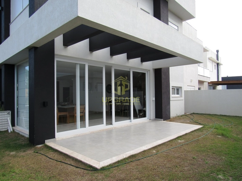 Sobrado com ótima localização de esquina em alto padrão!: 6ª foto da galeria de imagens do imóvel