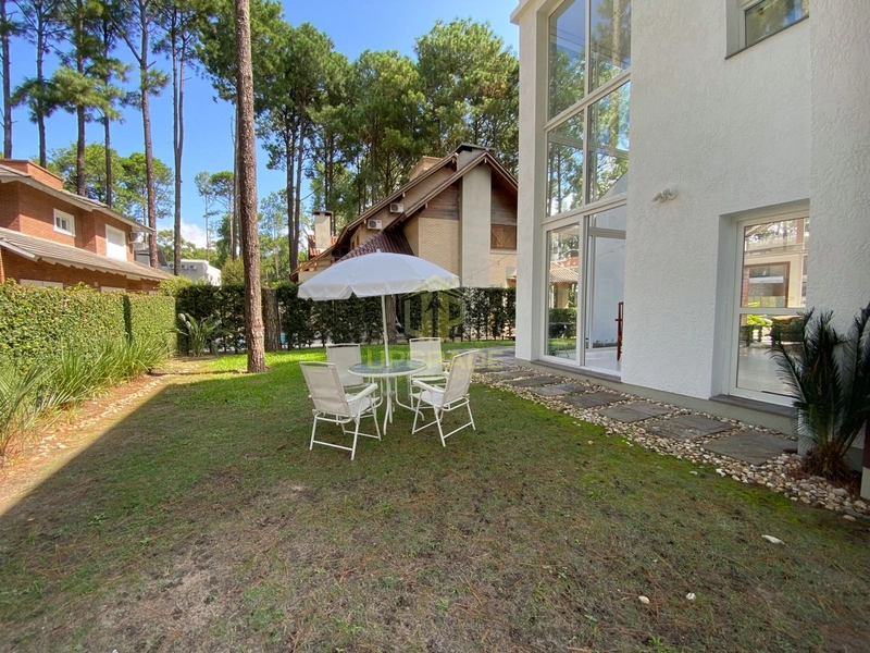 Viver é a coisa mais rara do mundo. A maioria das pessoas só existem!: 21ª foto da galeria de imagens do imóvel