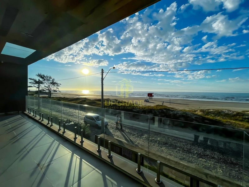 Com uma arquitetura moderna e uma vista de aquecer o coração...: 1ª foto da galeria de imagens do imóvel