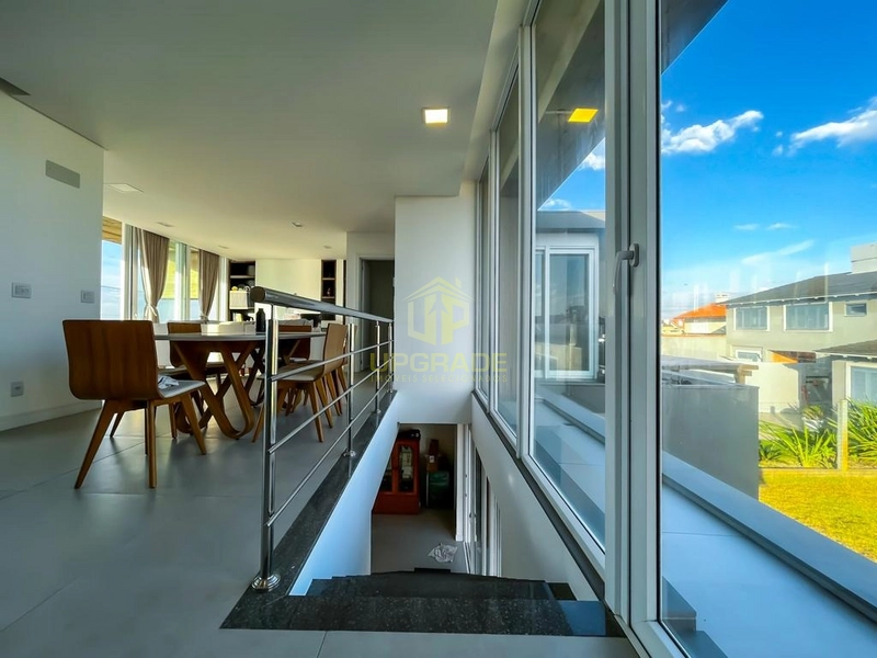 Com uma arquitetura moderna e uma vista de aquecer o coração...: 19ª foto da galeria de imagens do imóvel