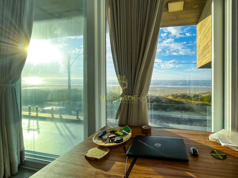 Com uma arquitetura moderna e uma vista de aquecer o coração...: 38ª foto da galeria de imagens do imóvel