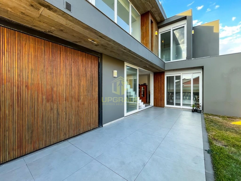 Com uma arquitetura moderna e uma vista de aquecer o coração...: 3ª foto da galeria de imagens do imóvel