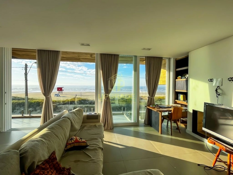 Com uma arquitetura moderna e uma vista de aquecer o coração...: 40ª foto da galeria de imagens do imóvel