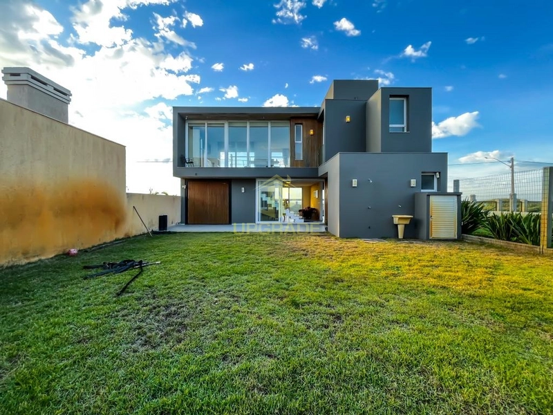 Com uma arquitetura moderna e uma vista de aquecer o coração...: 29ª foto da galeria de imagens do imóvel