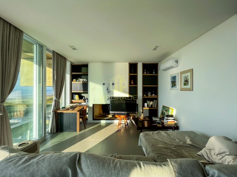 Com uma arquitetura moderna e uma vista de aquecer o coração...: 39ª foto da galeria de imagens do imóvel