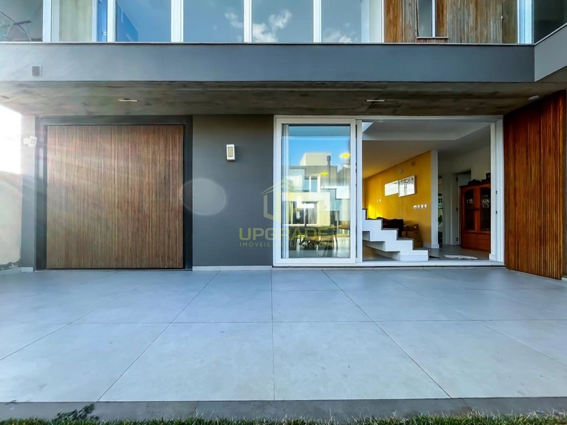 Com uma arquitetura moderna e uma vista de aquecer o coração...: 31ª foto da galeria de imagens do imóvel