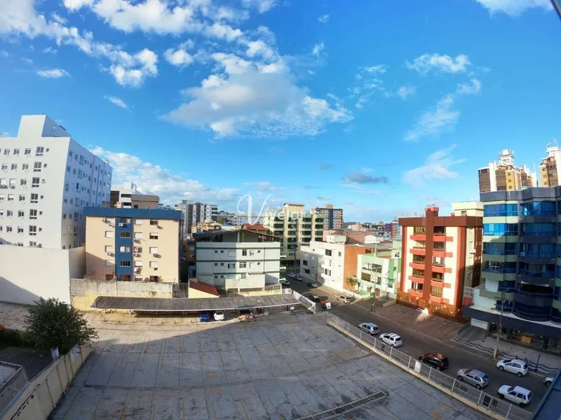 APARTAMENTO COM DOIS DORMITÓRIOS SENDO UM SUÍTE A POUCOS METROS DO MAR: 5ª foto da galeria de imagens do imóvel