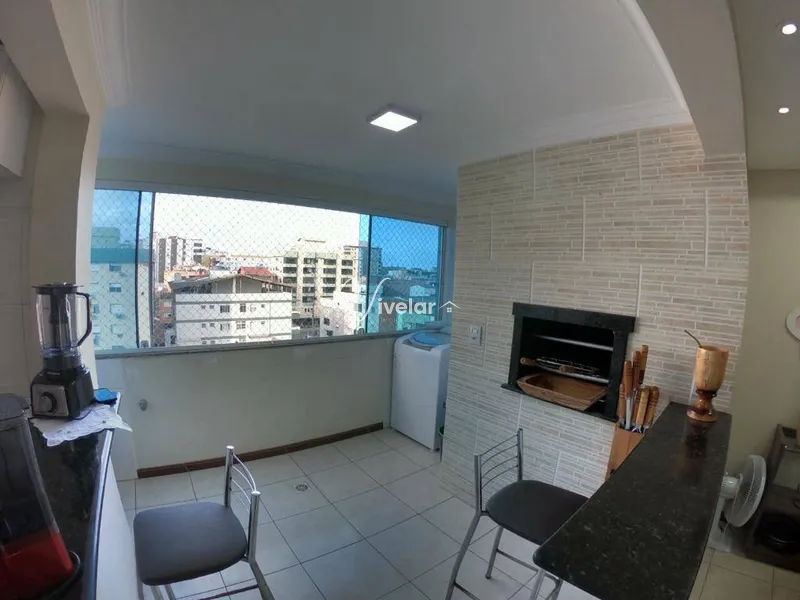 APARTAMENTO COM DOIS DORMITÓRIOS SENDO UM SUÍTE A POUCOS METROS DO MAR: 1ª foto da galeria de imagens do imóvel
