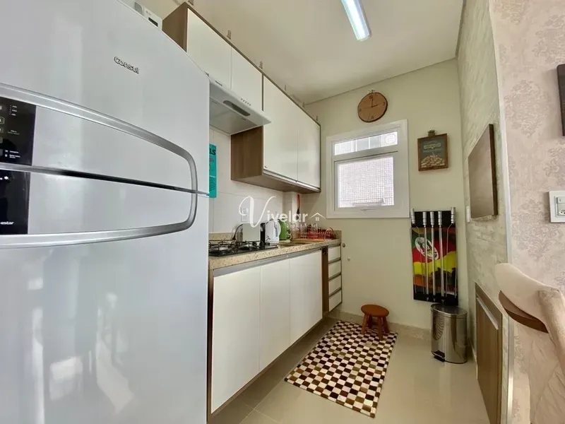 LINDO APARTAMENTO DECORADO E MOBILIADO A 4 QUADRAS DO MAR: 2ª foto da galeria de imagens do imóvel