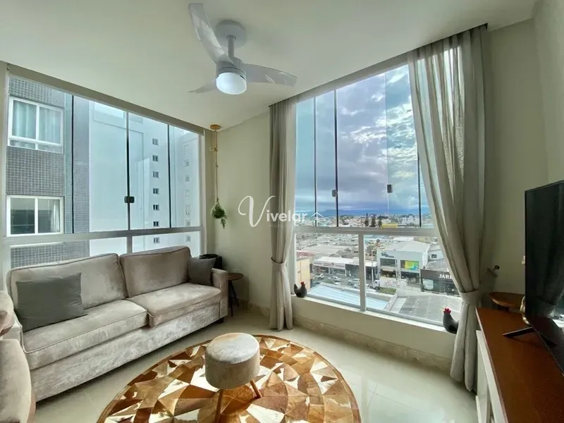 LINDO APARTAMENTO DECORADO E MOBILIADO A 4 QUADRAS DO MAR: 1ª foto da galeria de imagens do imóvel
