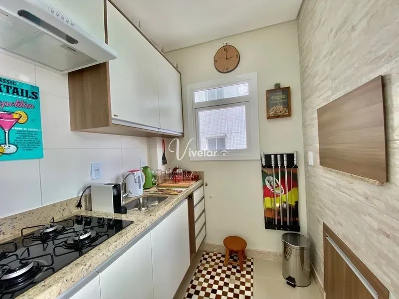 LINDO APARTAMENTO DECORADO E MOBILIADO A 4 QUADRAS DO MAR: 3ª foto da galeria de imagens do imóvel