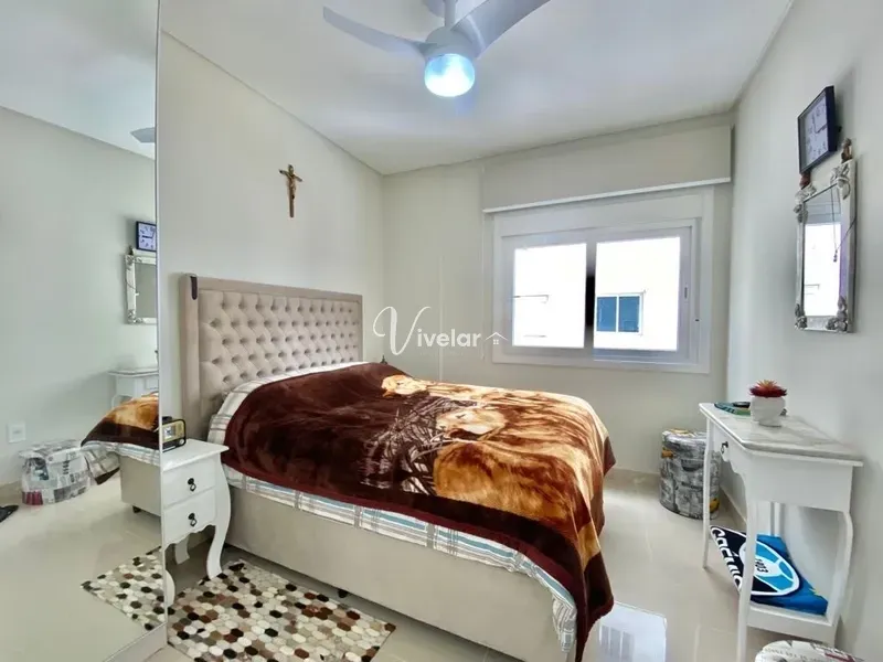 LINDO APARTAMENTO DECORADO E MOBILIADO A 4 QUADRAS DO MAR: 7ª foto da galeria de imagens do imóvel