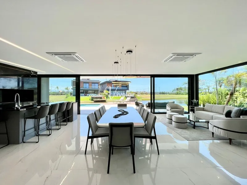 CASA EM CONDOMINIO FECHADO COM ELEVADOR E CINCO SUÍTES: 1ª foto da galeria de imagens do imóvel