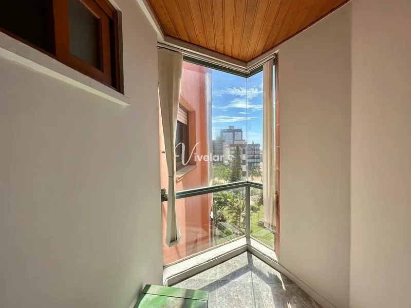 AMPLO APARTAMENTO NO CENTRO, DE FRENTE PARA PRAÇA E VISTA MAR: 8ª foto da galeria de imagens do imóvel