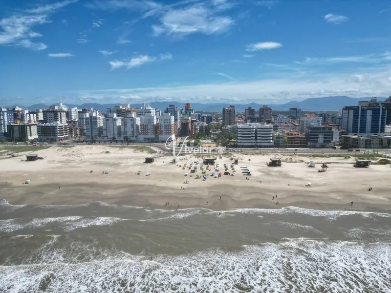 AMPLO APARTAMENTO NO CENTRO, DE FRENTE PARA PRAÇA E VISTA MAR: 2ª foto da galeria de imagens do imóvel