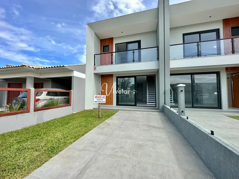 LINDA CASA A VENDA EM CAPÃO DA CANOA A POUCOS METROS DO MAR: 1ª foto da galeria de imagens do imóvel