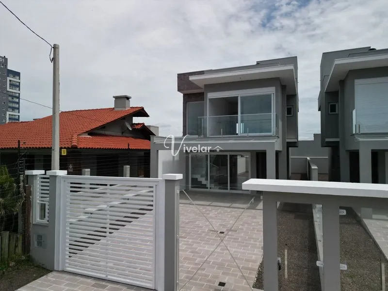 SOBRADO A 03 QUADRAS DO MAR E PRÓXIMO AO CENTRO DE CAPÃO DA CANOA: 1ª foto da galeria de imagens do imóvel