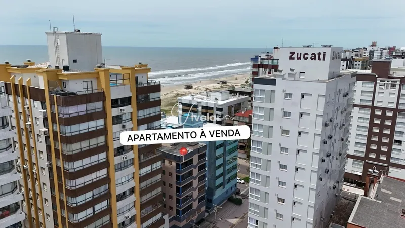 BELÍSSIMO APARTAENTO A VENDA A APENAS UMA QUADRA DO MAR: 2ª foto da galeria de imagens do imóvel